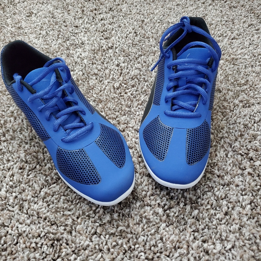 Womens Pumas size 7.5..Fits snug for a 7.5